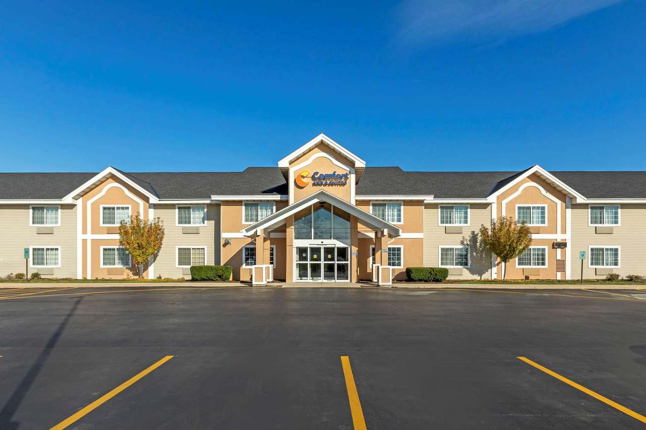 Comfort Inn & Suites Jackson - West Bend — photo 1