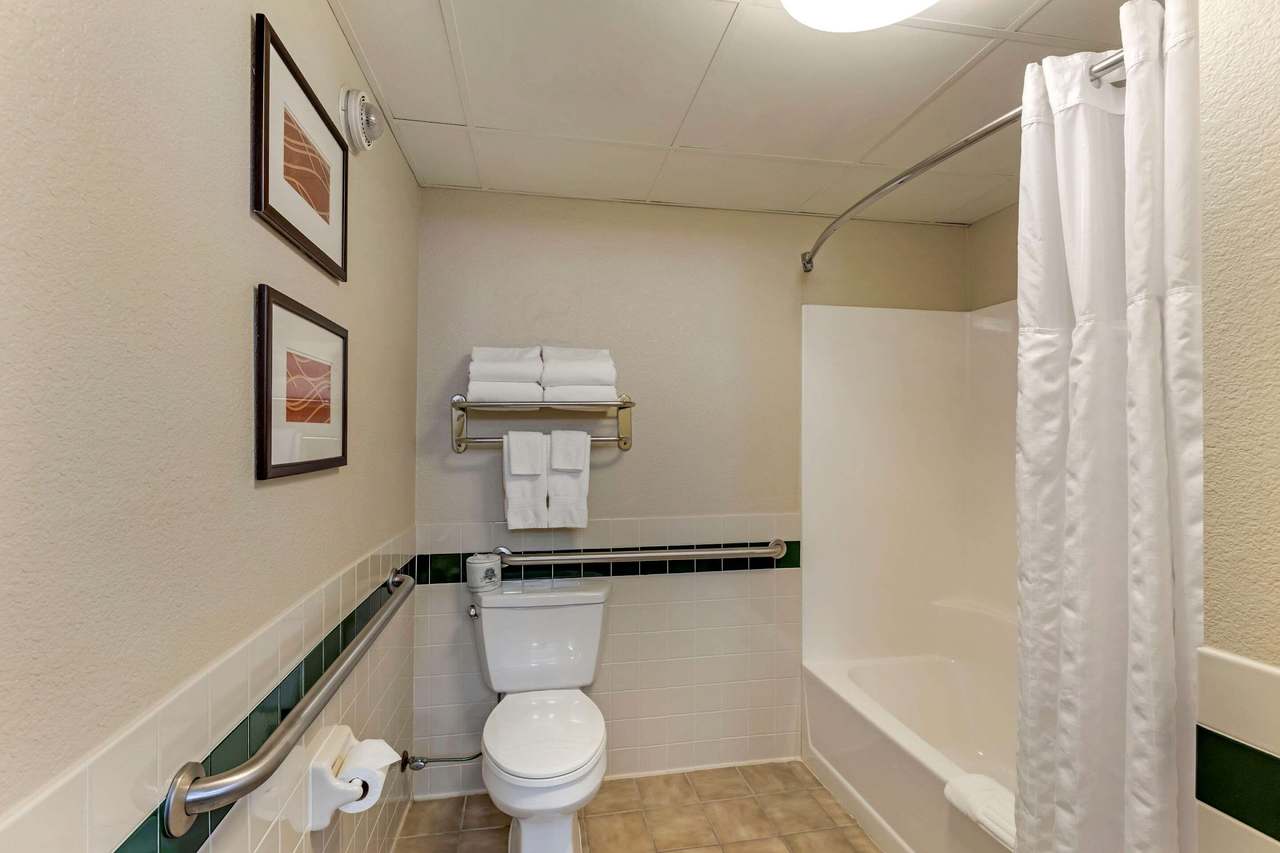 Comfort Inn & Suites Jackson - West Bend — photo 5