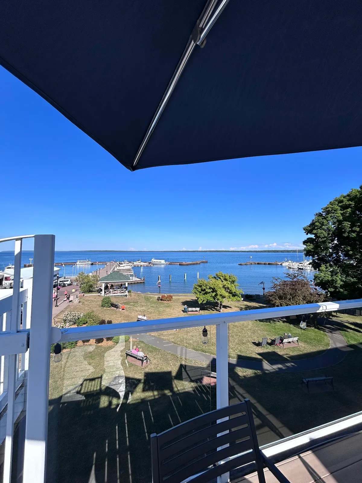 Lakeside Dining Room at The Bayfield Inn — photo 3