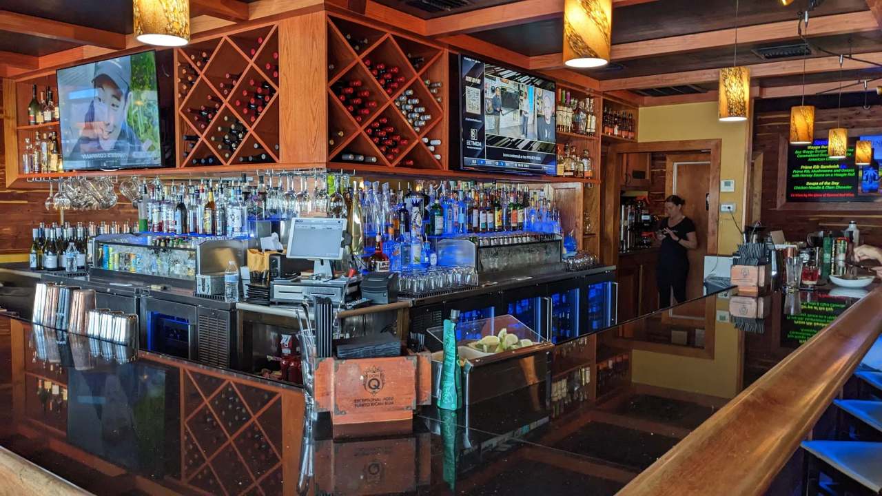 Windward Bar & Grille — photo 3