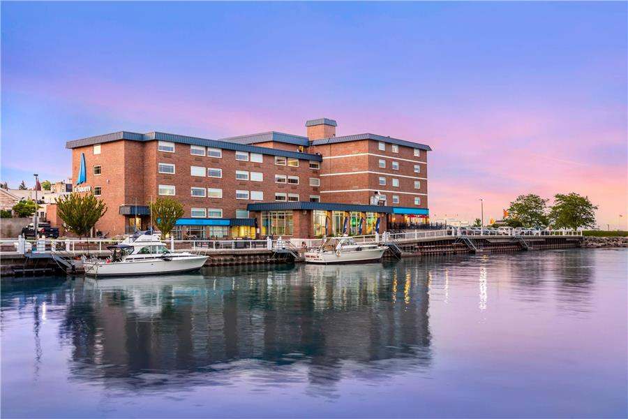The Harborview on Lake Michigan, an Ascend Collection Hotel — photo 1