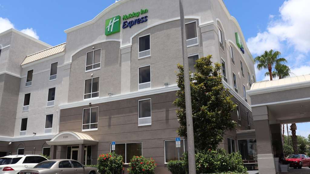 Holiday Inn Express & Suites Clearwater/US 19 N