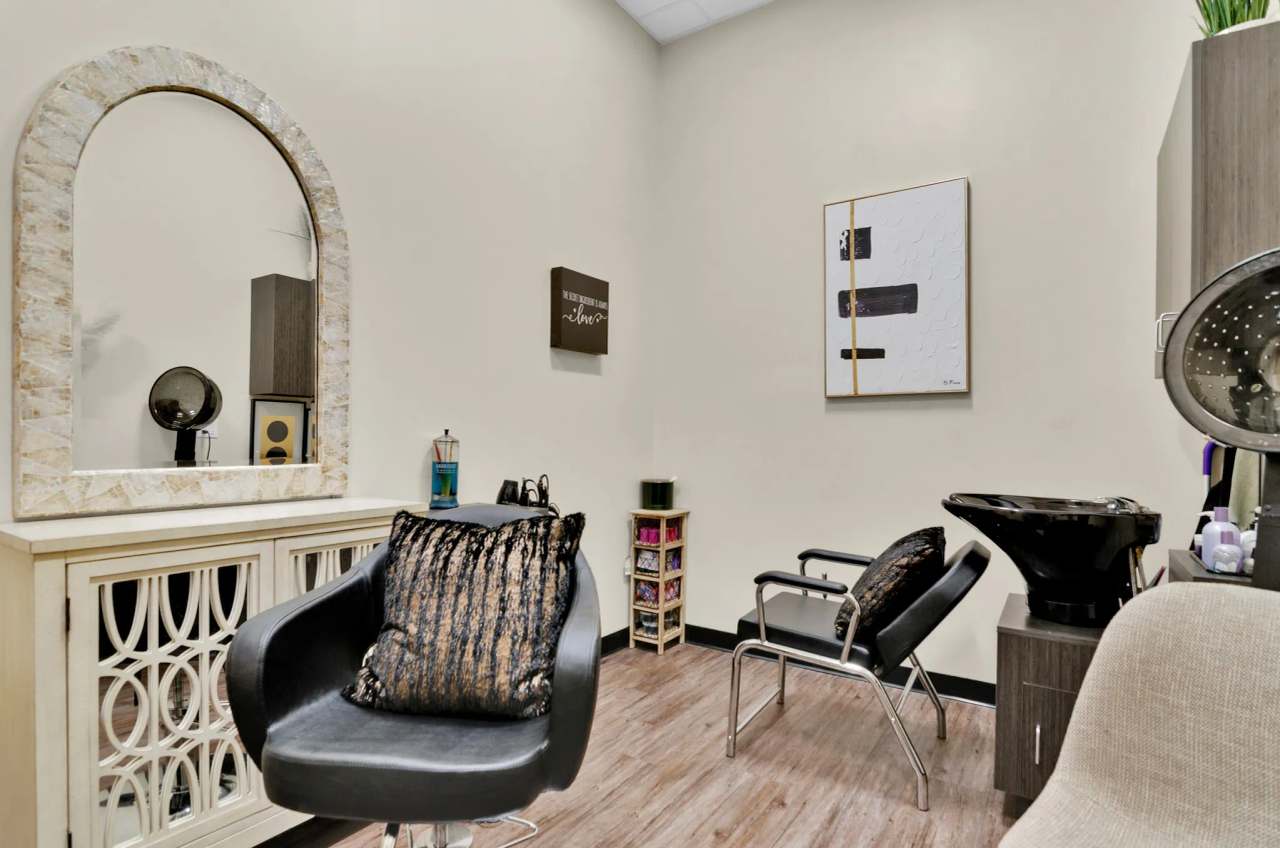 Phenix Salon Suites of Greenfield — photo 1