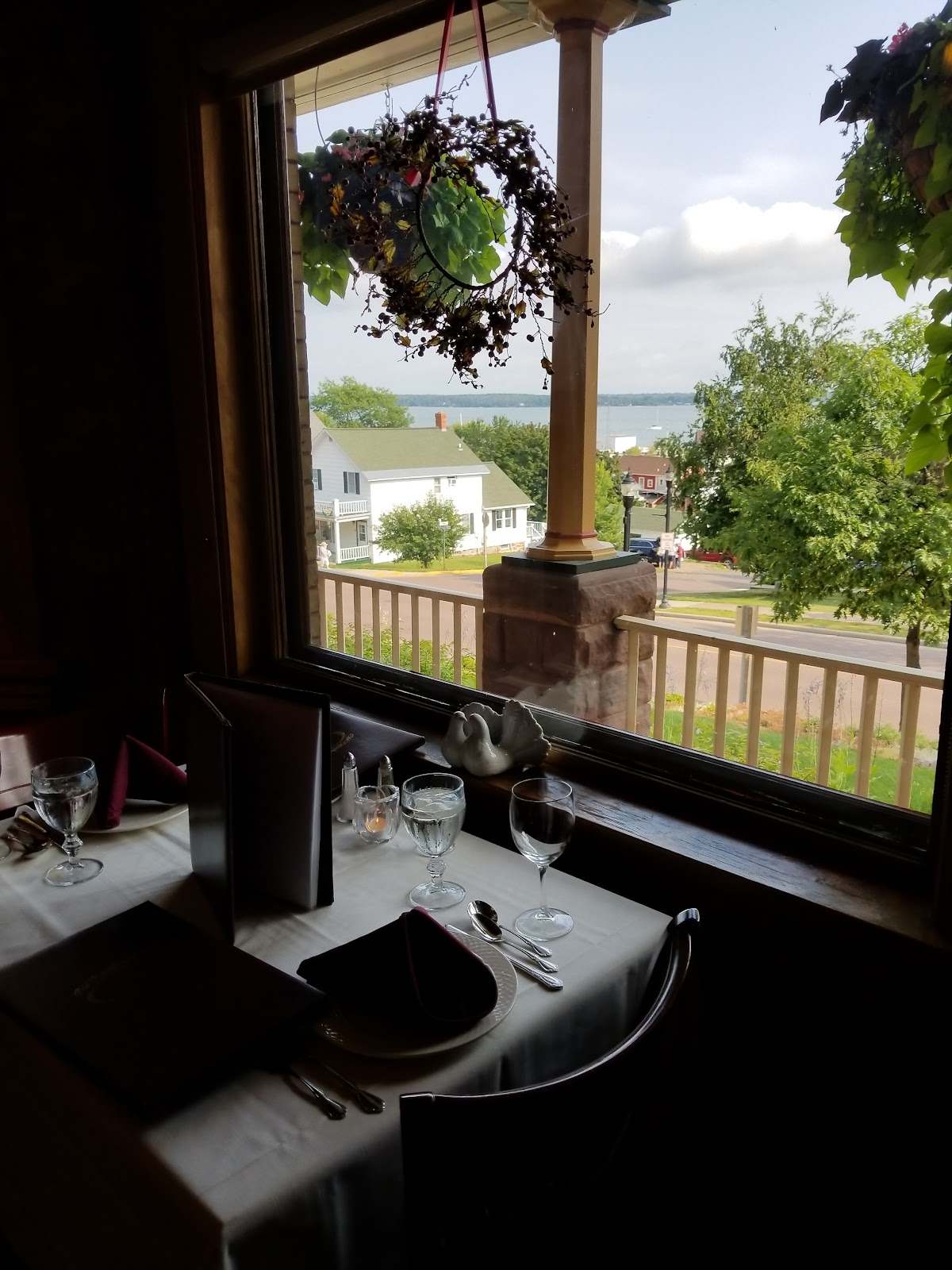 Landmark Restaurant At Old Rittenhouse Inn — photo 1