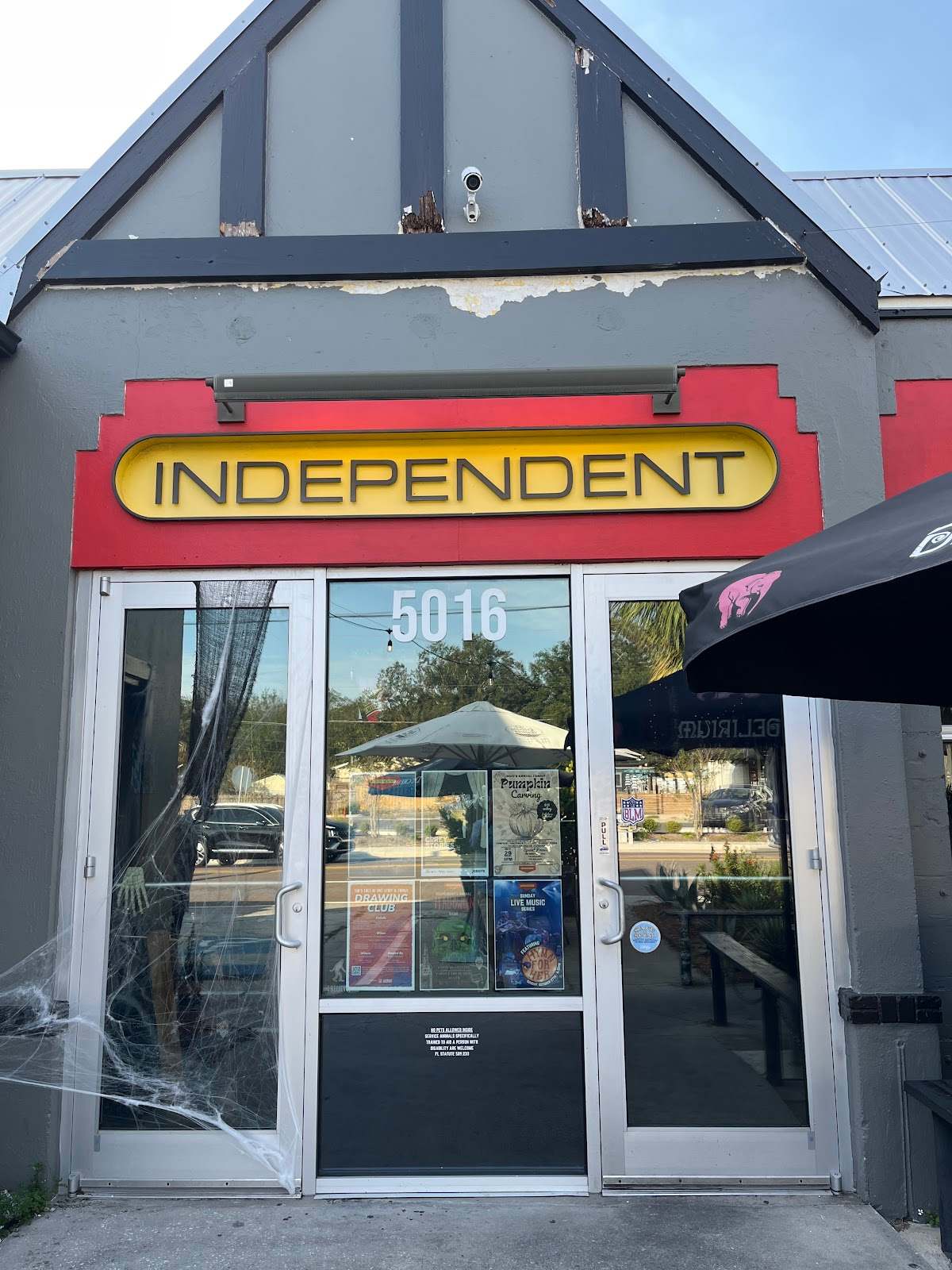 Independent Bar & Kitchen — photo 3