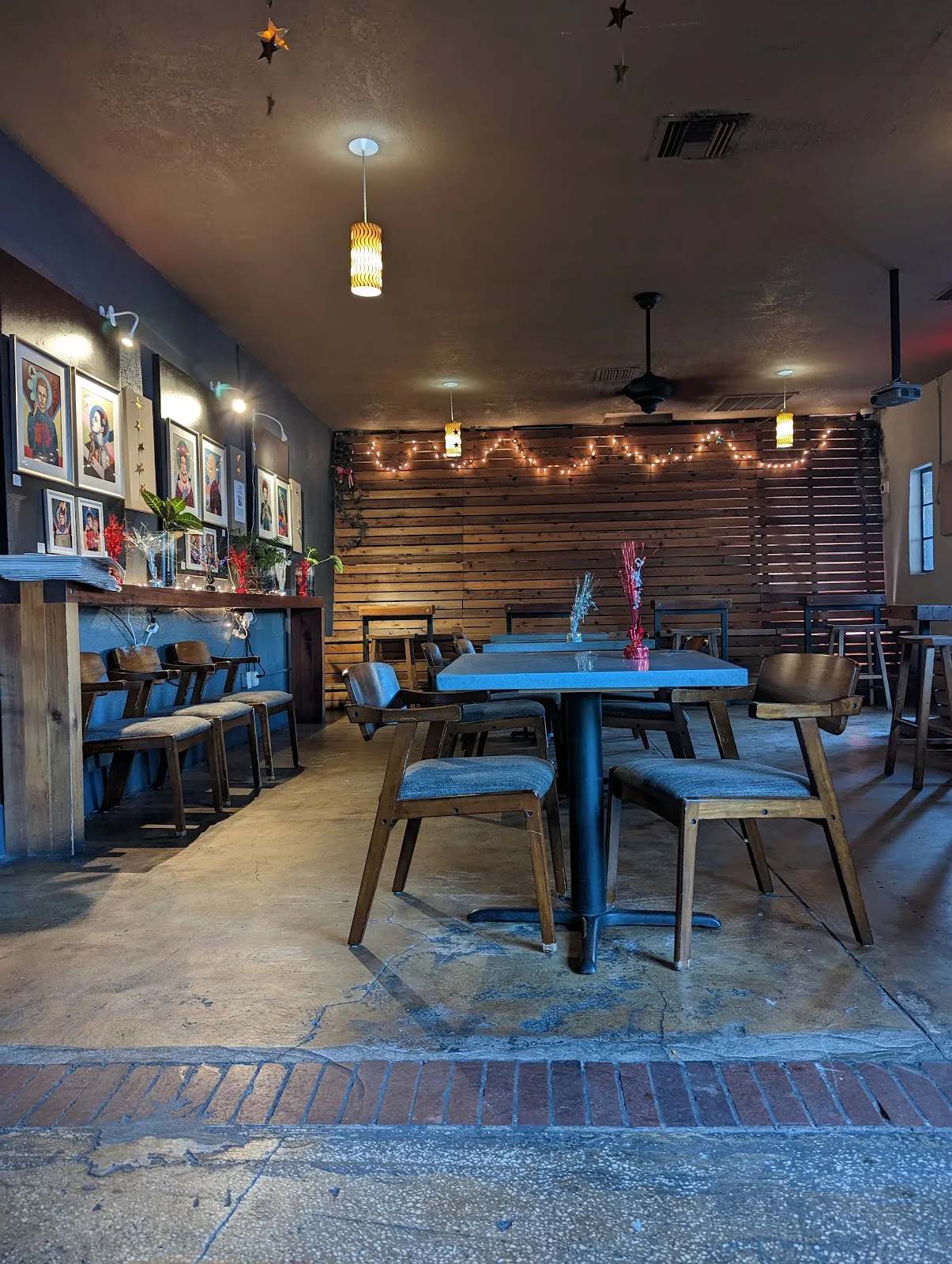 Independent Bar & Kitchen — photo 1