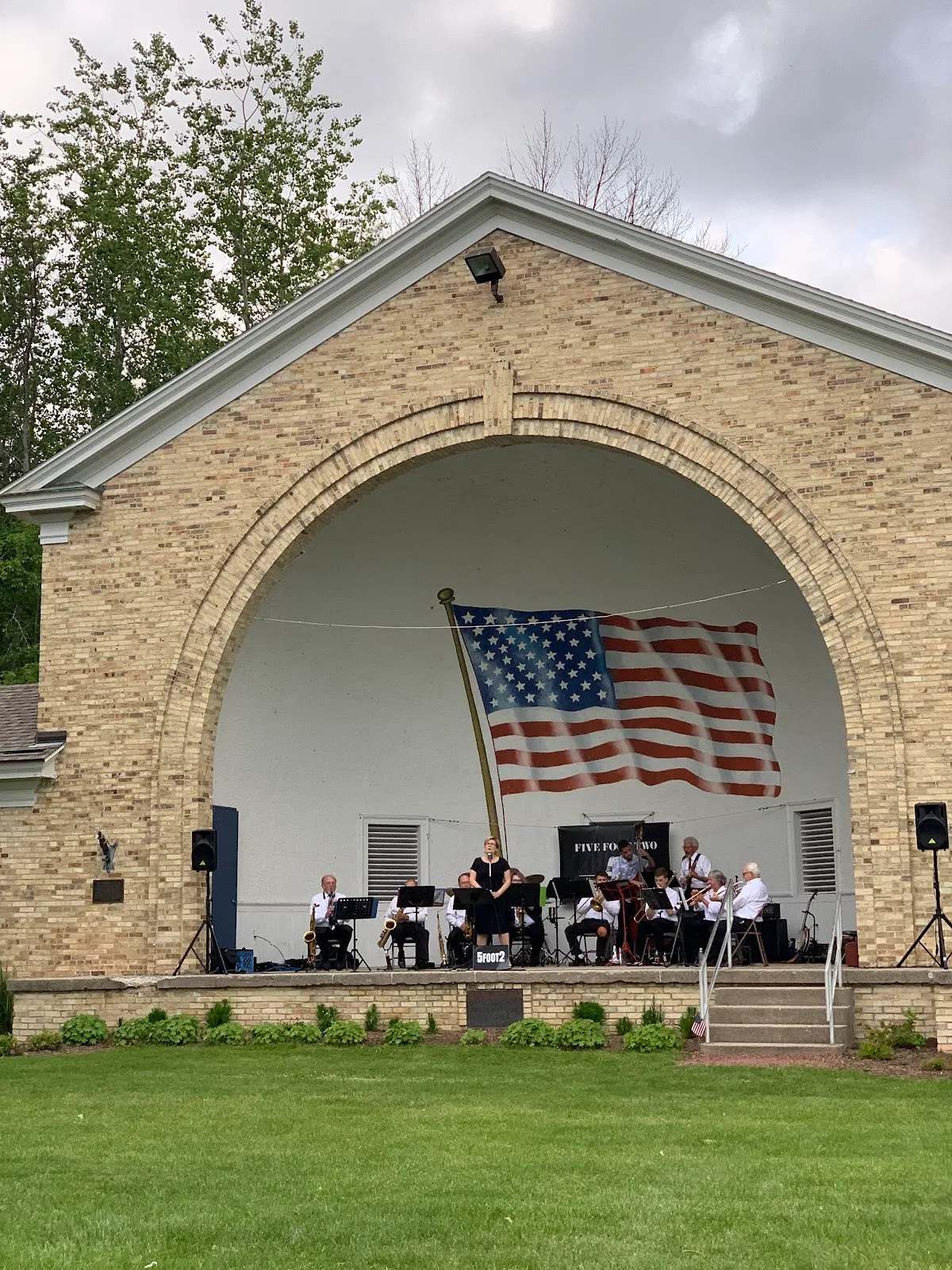 Veterans Memorial Park & Guenther Picnic Area — photo 1
