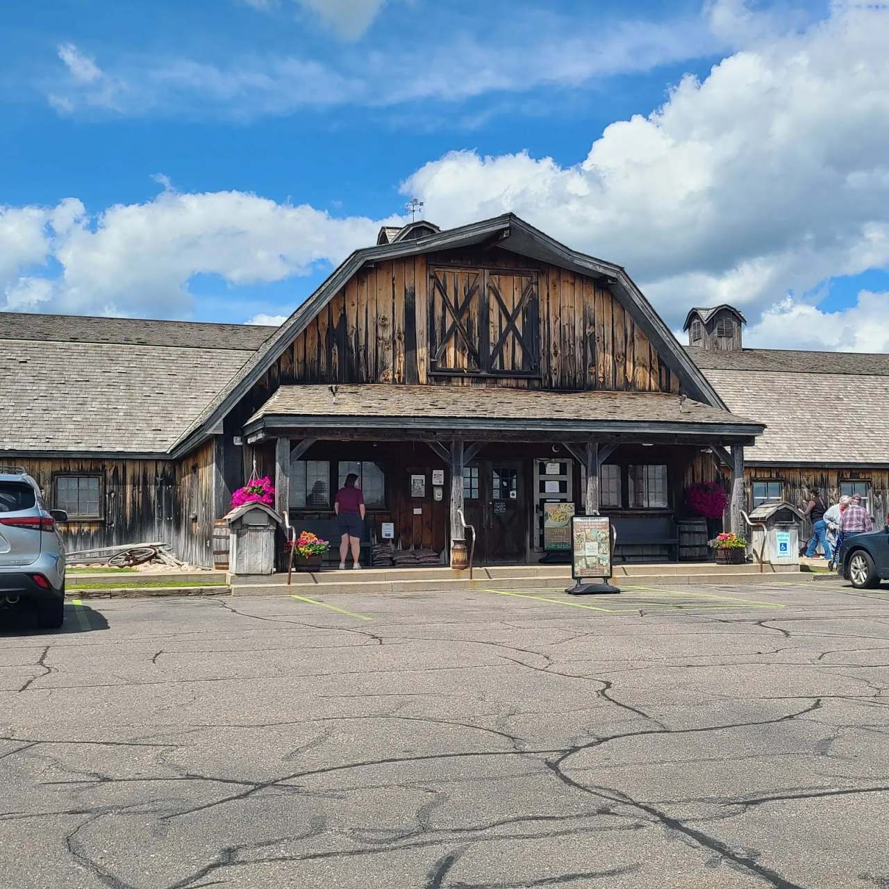 Nueske's Applewood Smoked Meats - Company Store — photo 3