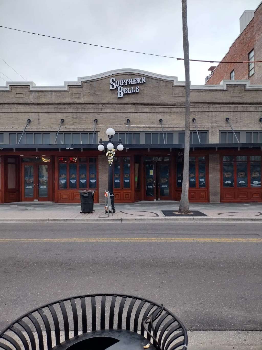Southern Belle - Country Bar & Grill