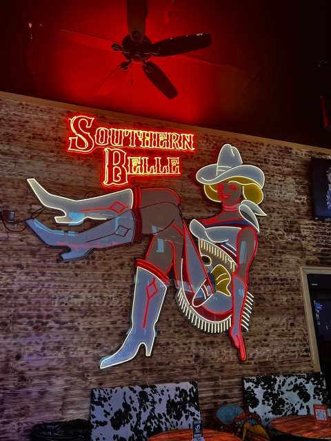 Southern Belle - Country Bar & Grill — photo 3