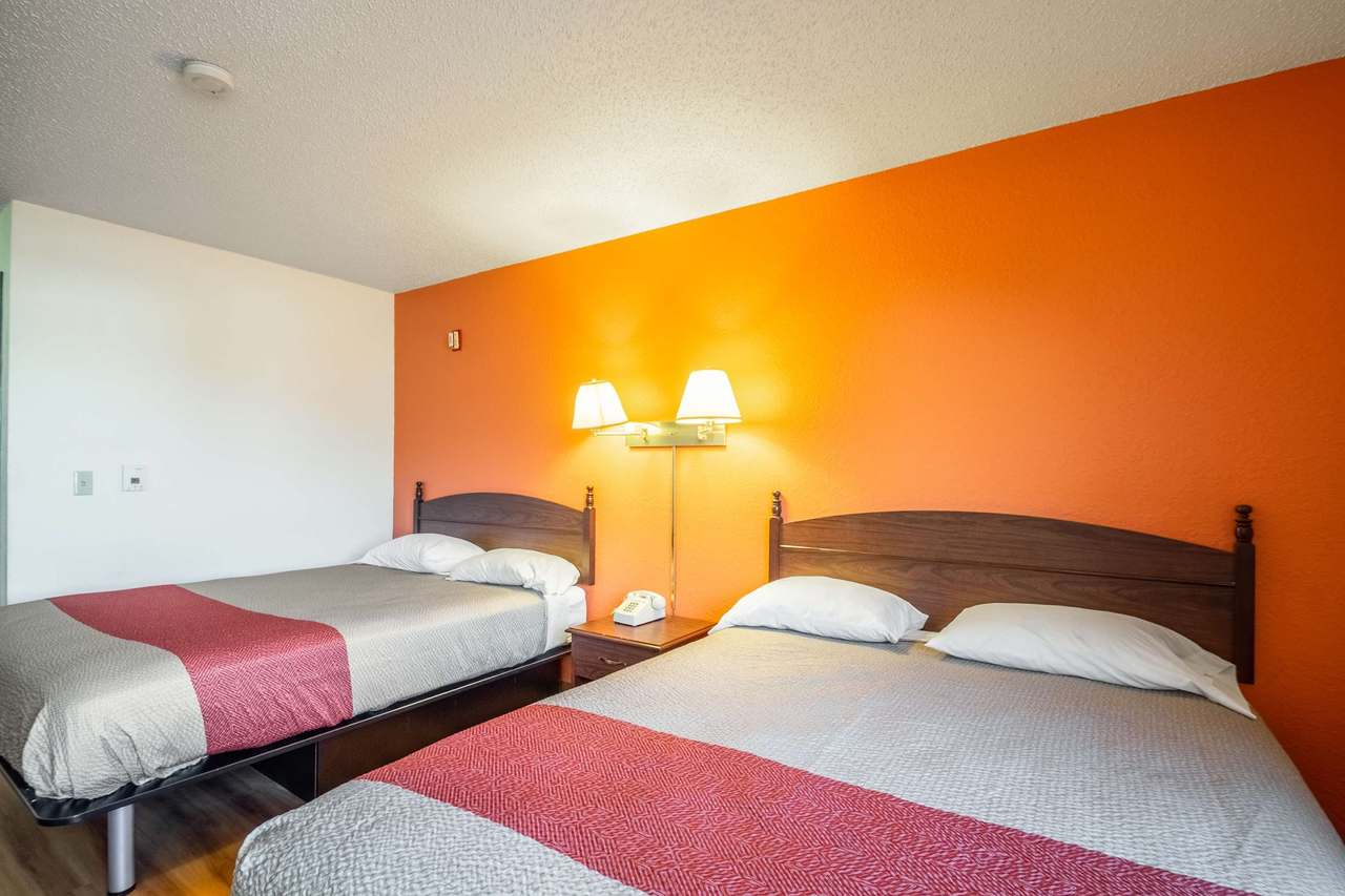 Motel 6 Saukville, WI — photo 2