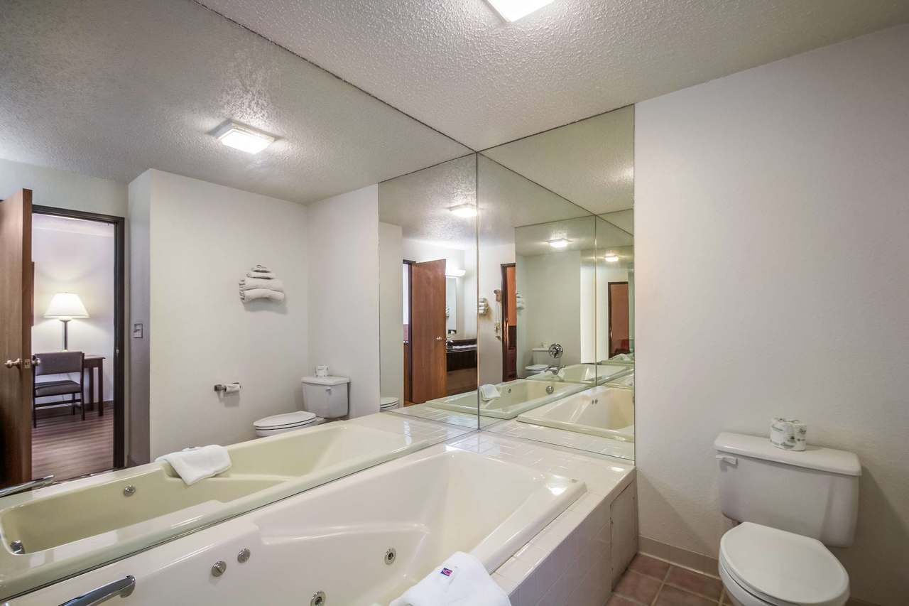 Motel 6 Saukville, WI — photo 3