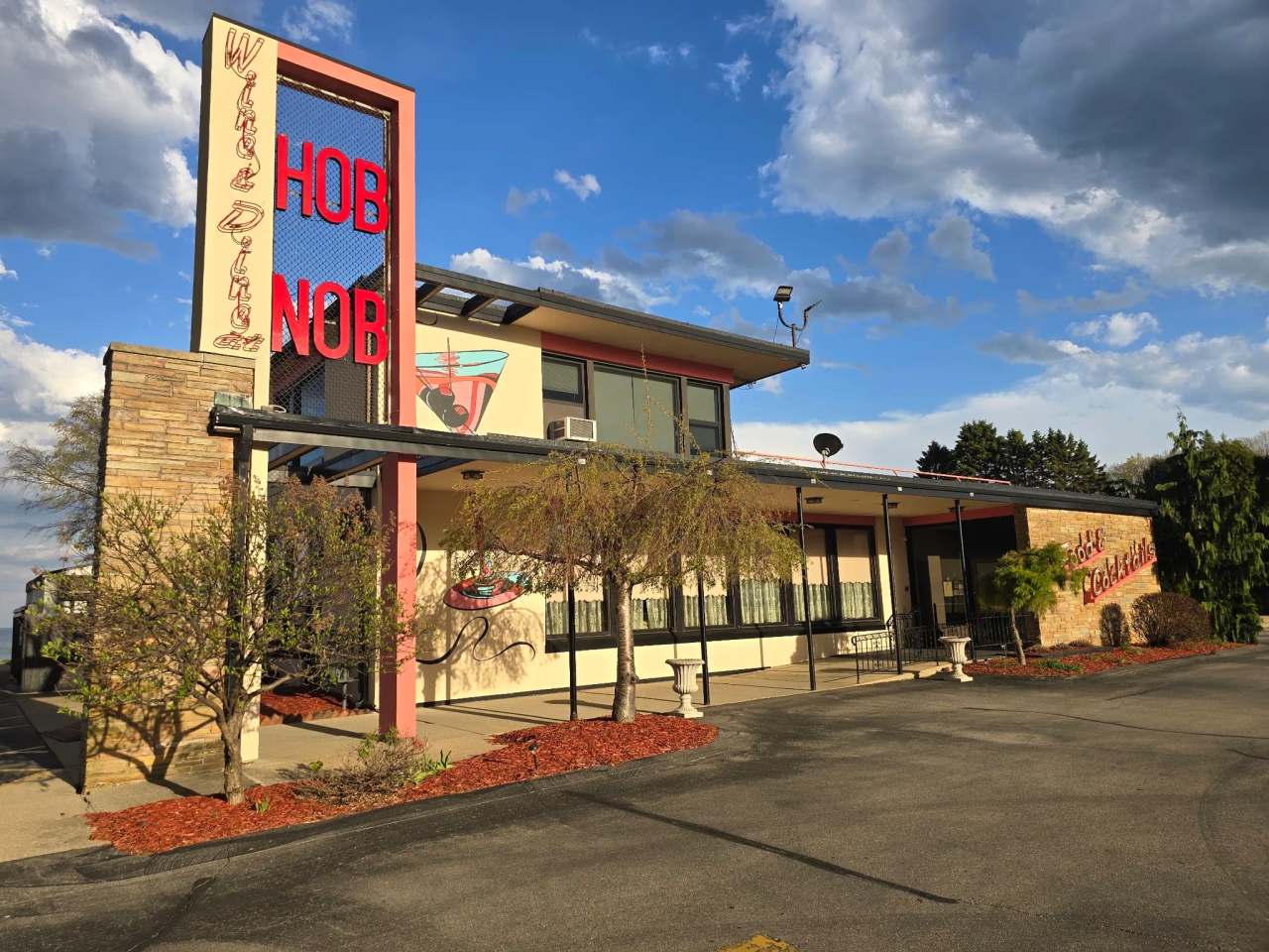HOBNOB Restaurant — photo 1