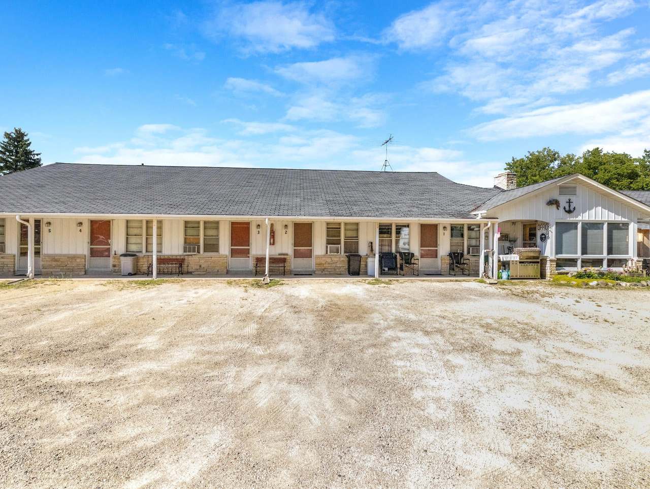Driftwood motel — photo 1