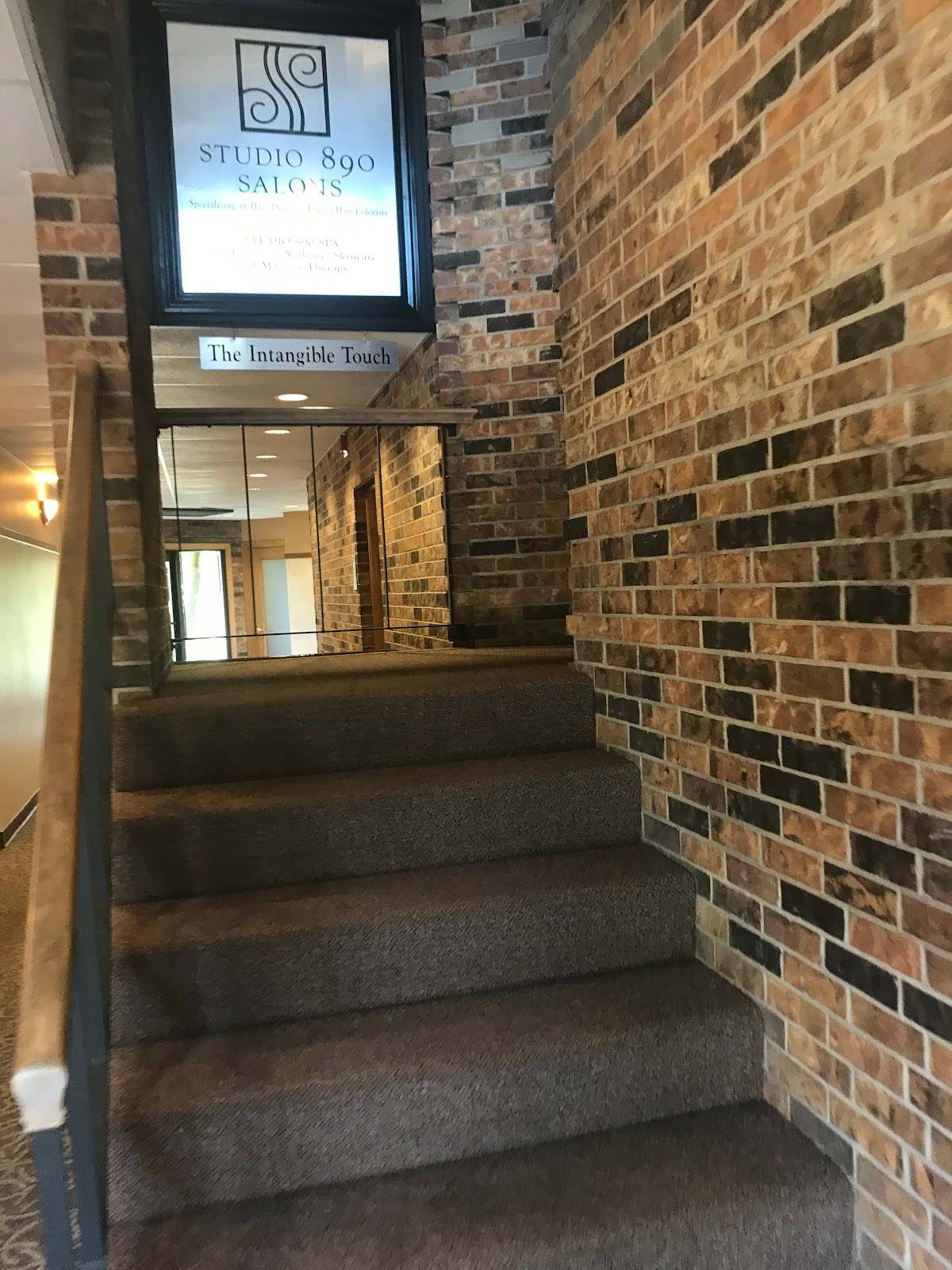 Studio 890 Salon Elm Grove — photo 1