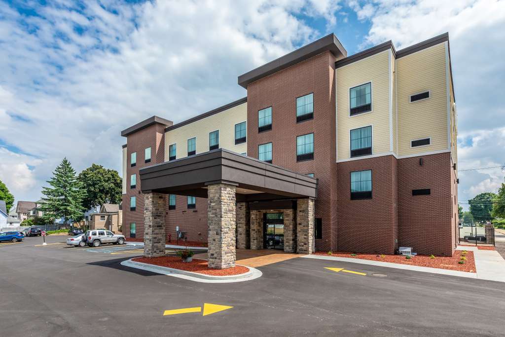 Cobblestone Hotel & Suites - Hartford