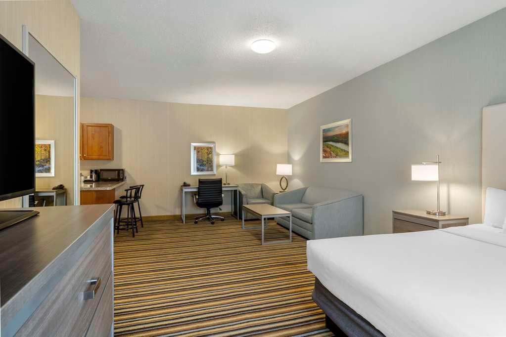Best Western Plus New England Inn & Suites — photo 2