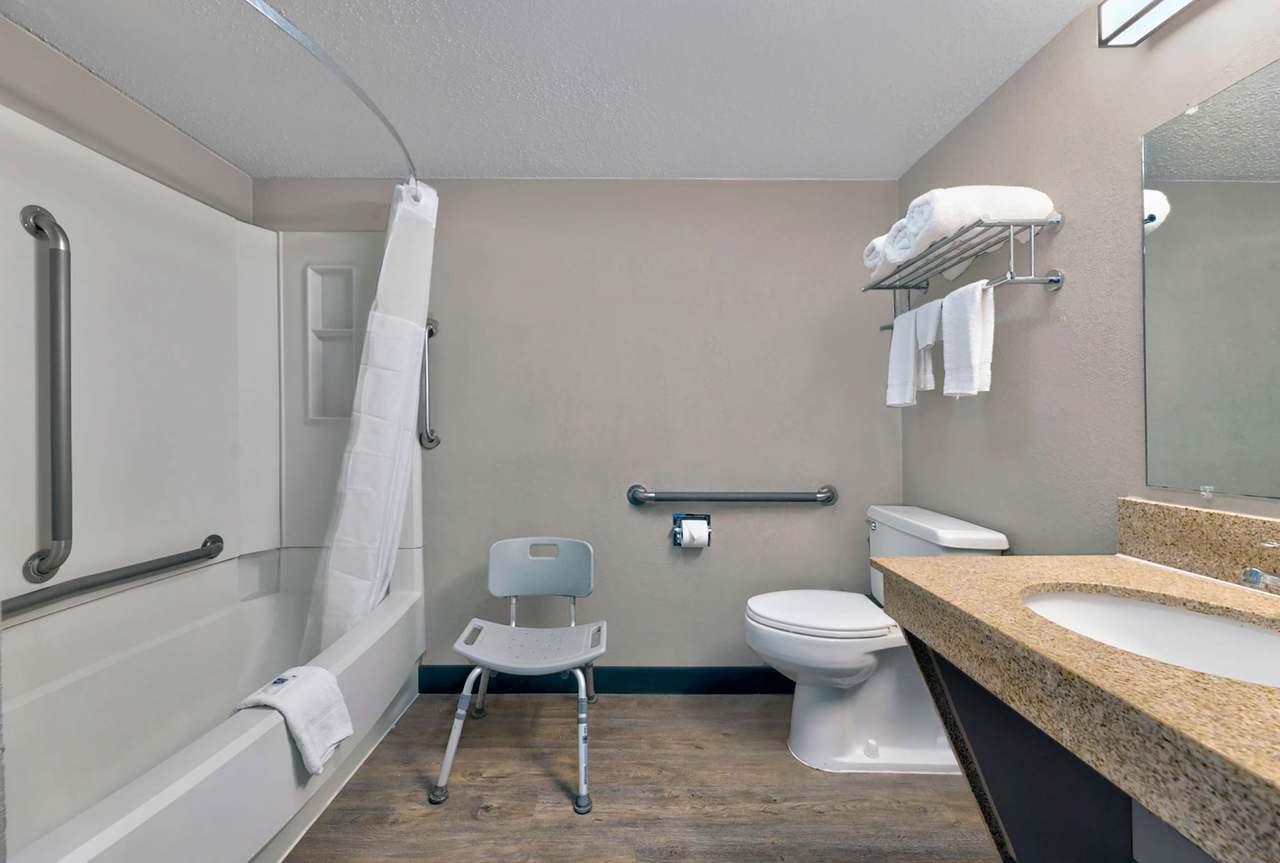 Motel 6 Oak Creek, WI — photo 3