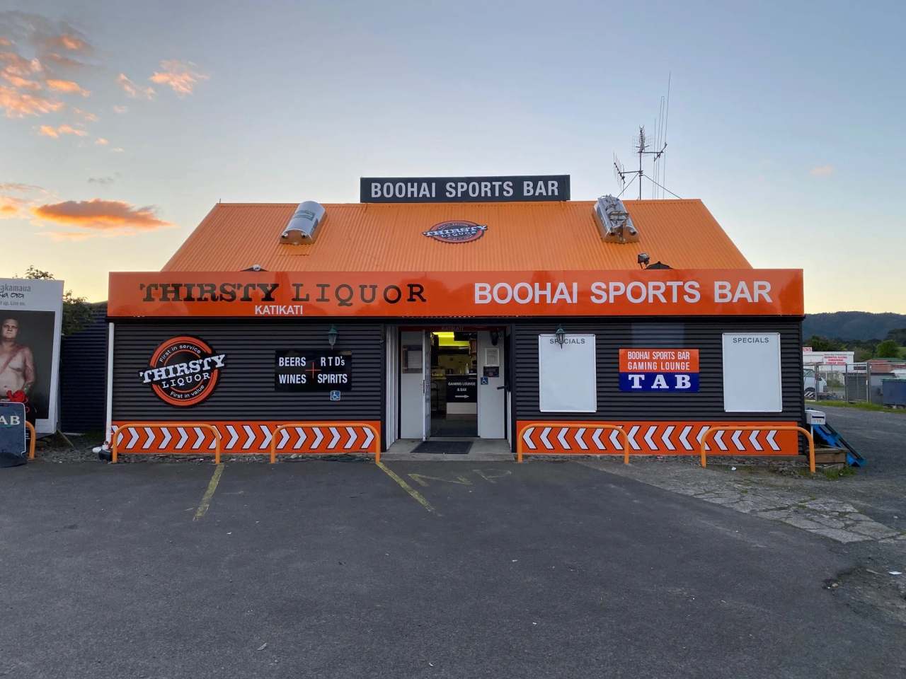 Thirsty Liquor Katikati — photo 1