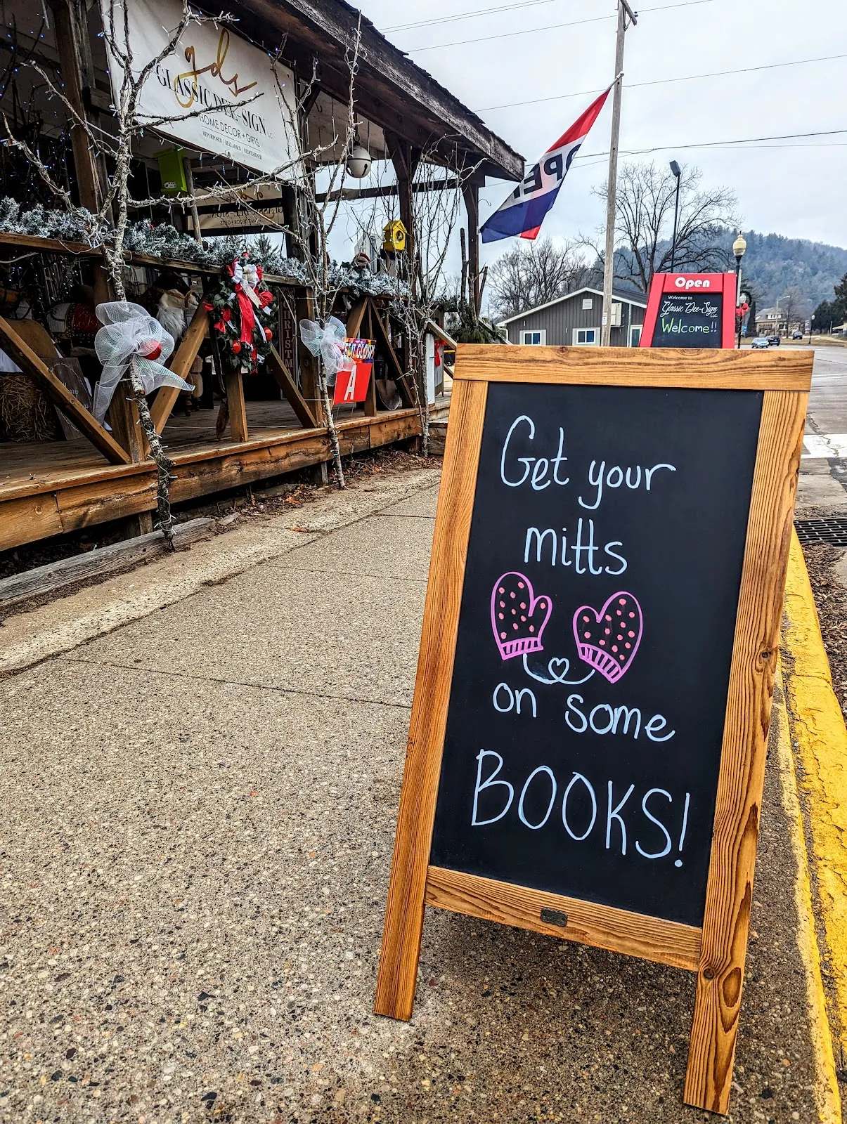 Books on Main, LLC — photo 3