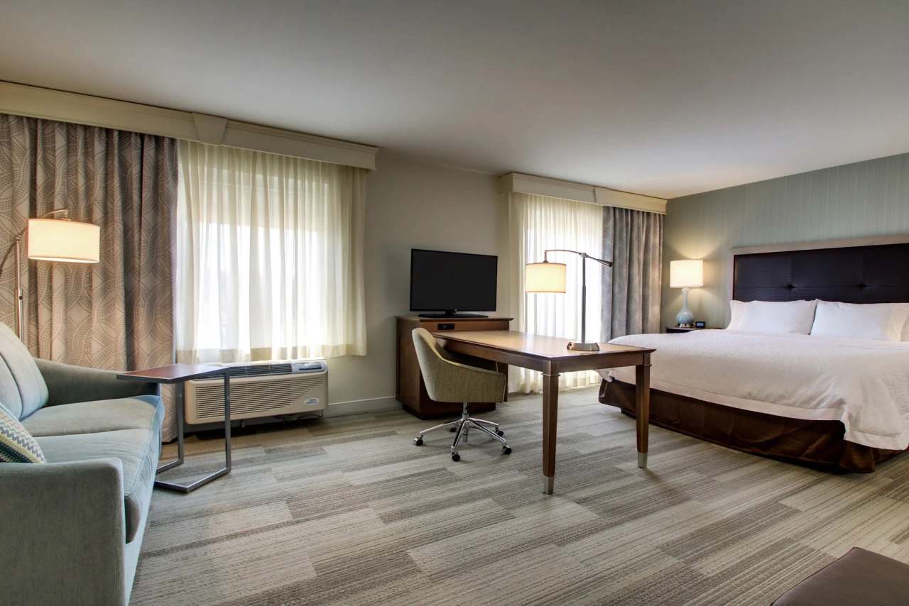Hampton Inn & Suites Milwaukee West — photo 1