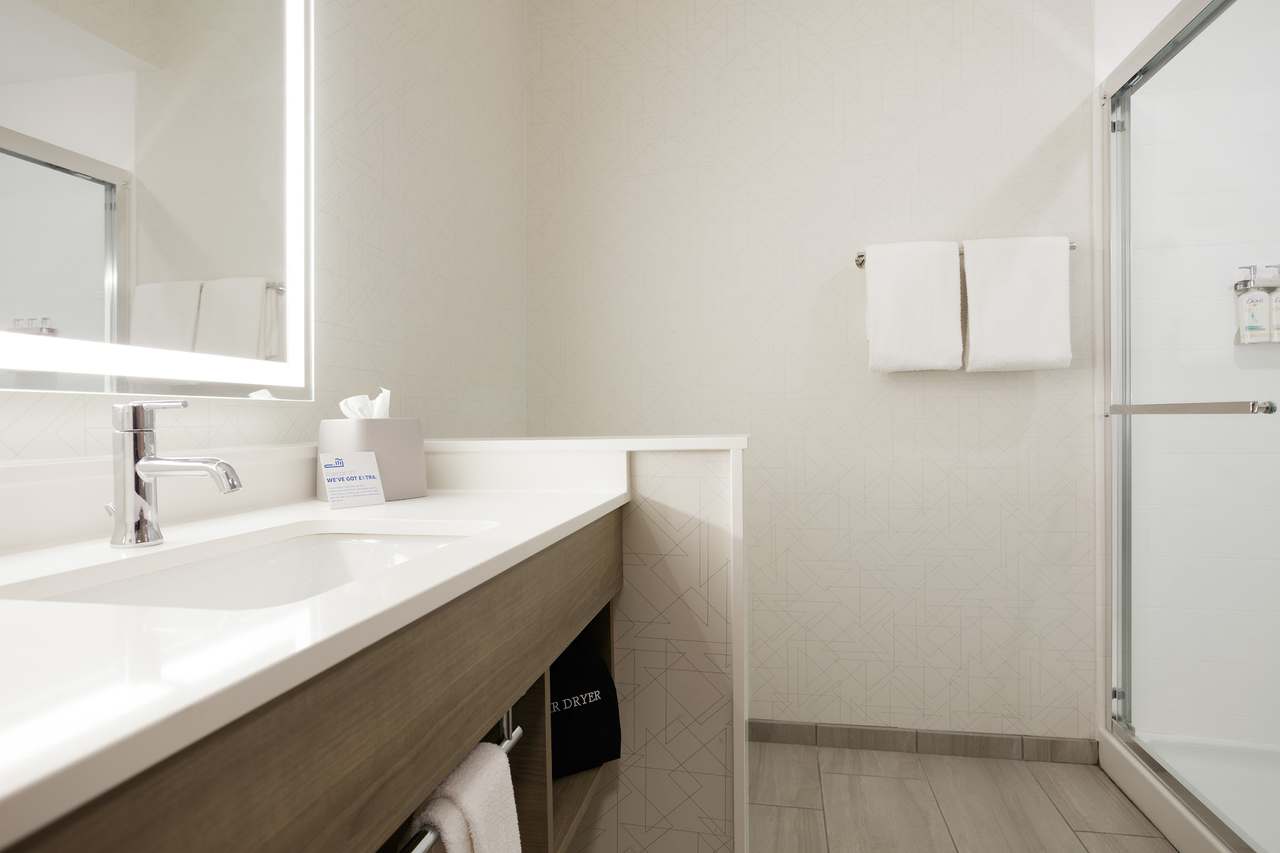 Holiday Inn Express & Suites Port Washington, an IHG Hotel — photo 4