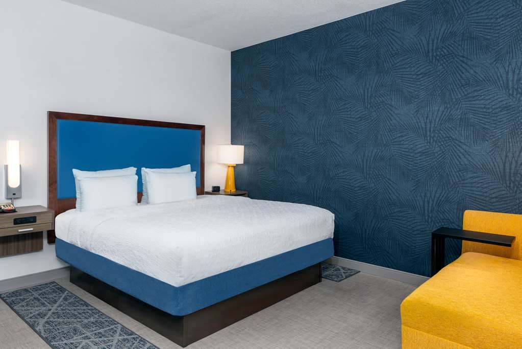 Hampton Inn & Suites Clearwater Beach — photo 2