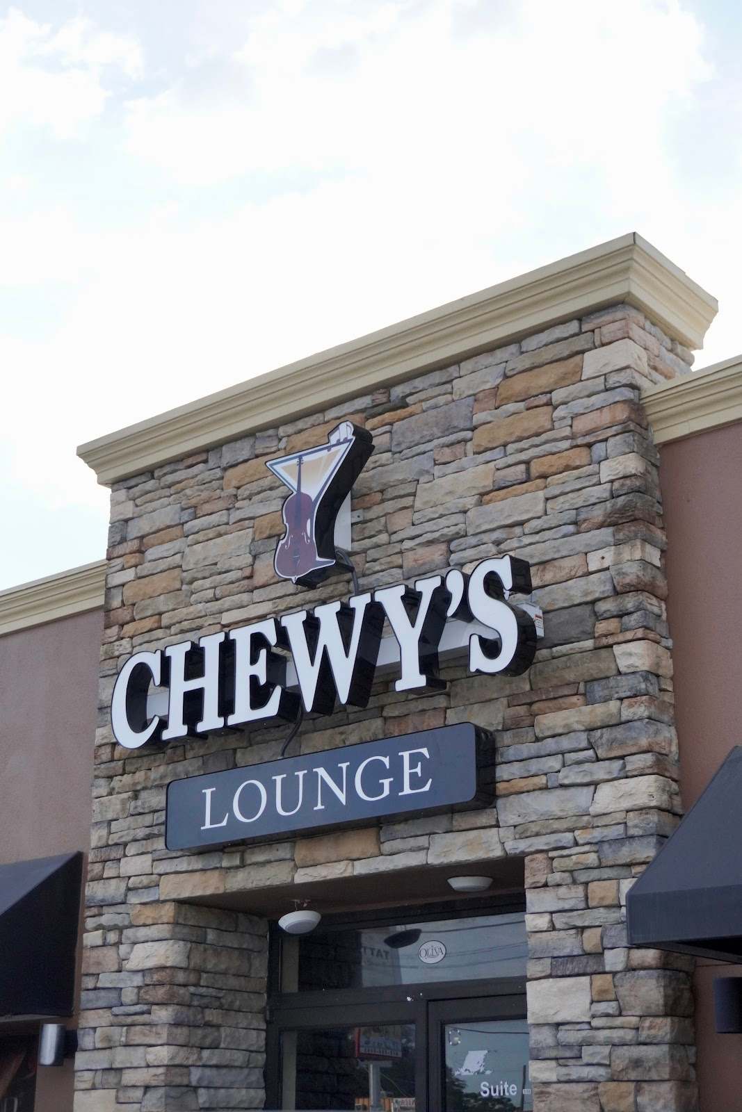 Chewy's Lounge — photo 2