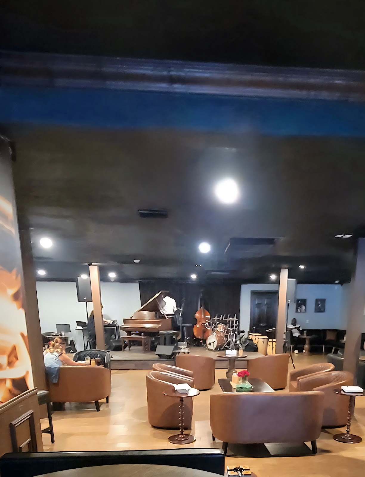 Chewy's Lounge — photo 1