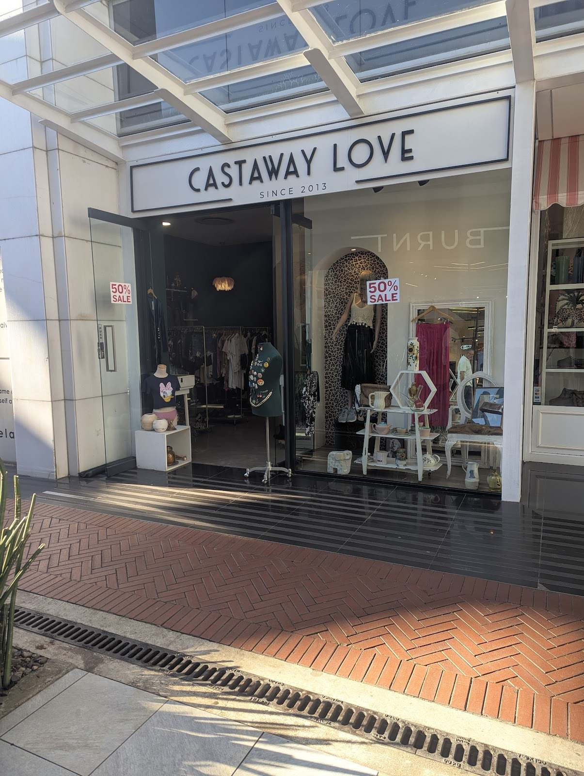 Castaway Love — photo 1