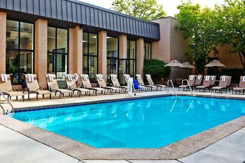 Sheraton Milwaukee Brookfield Hotel