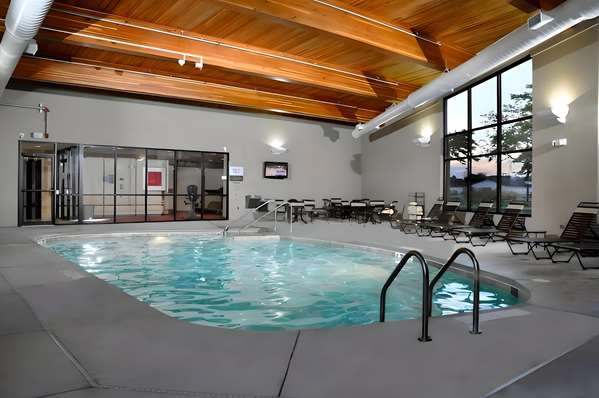 Comfort Suites Milwaukee West — photo 3