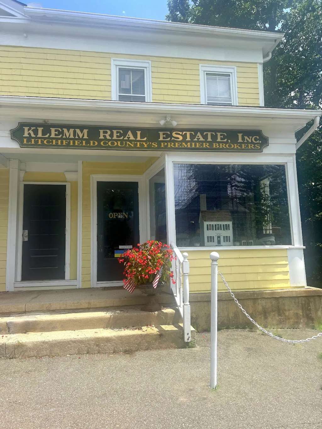 Real Estate Agent- Sindy Butkus
