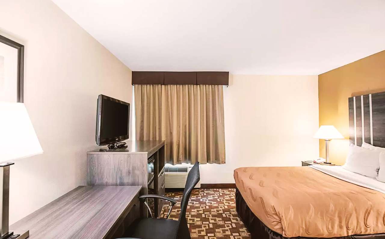 Norwood Inn & Suites Milwaukee — photo 3