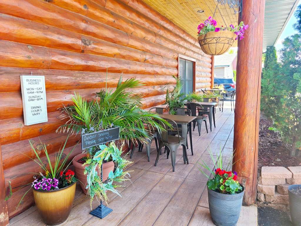 Roadside Bar & Grill