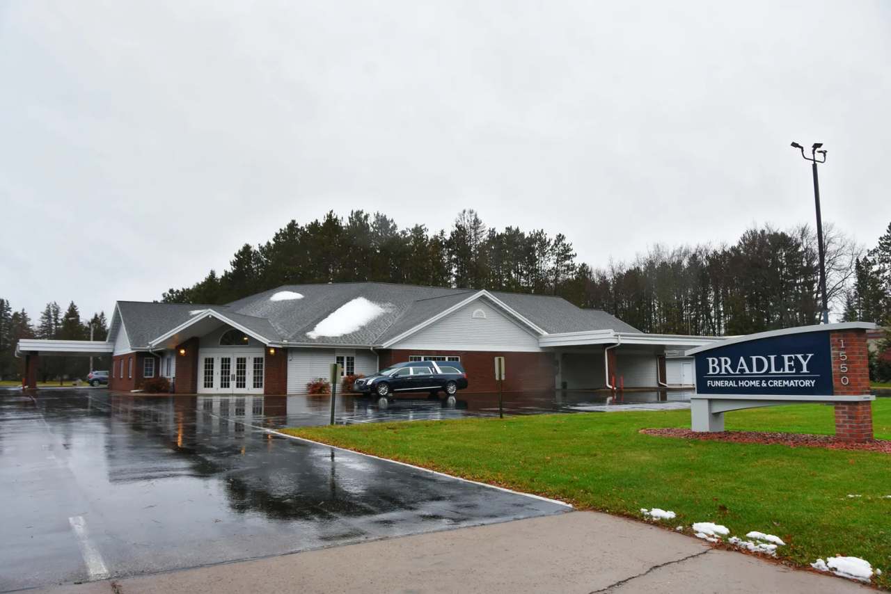 Bradley Funeral Home & Crematory Inc. — photo 2