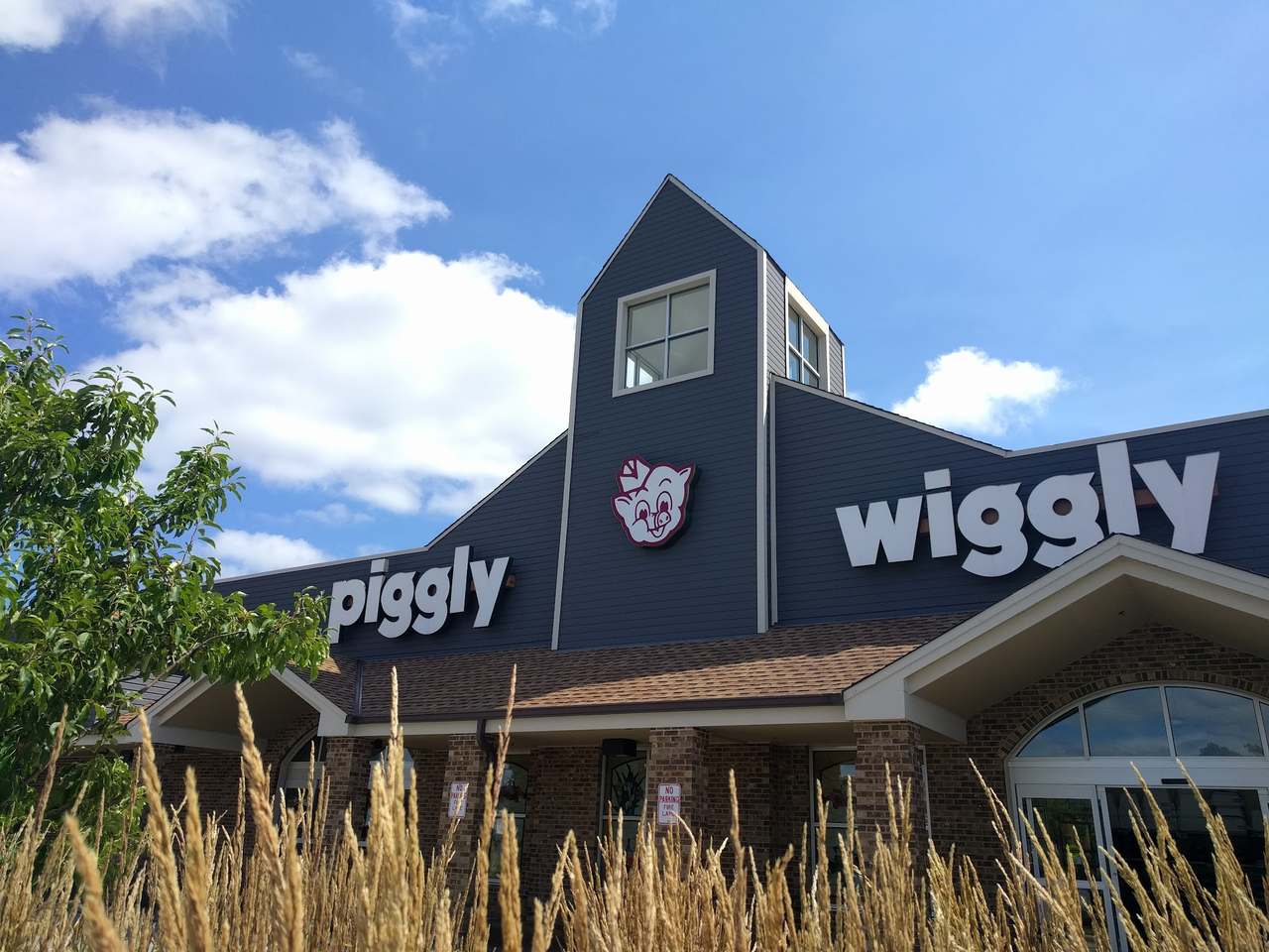 Olsen's Piggly Wiggly — photo 1